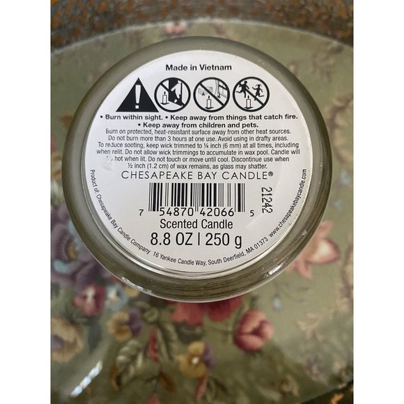 Chesapeake Bay SHEER JASMINE Candle 8.8oz Natural Essential Oils - Picture 3 of 4